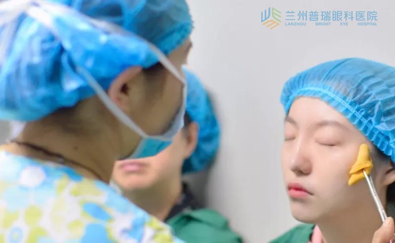 【摘鏡體驗(yàn)官】Hi1048女主播婉玉成功摘鏡，術(shù)后視力1.2
